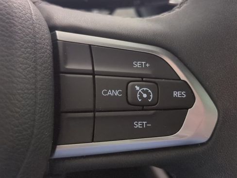 Used 2025 Jeep Compass Latitude AWD/4WD image 19