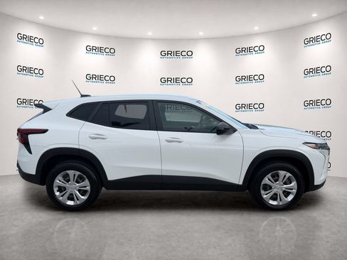 Used 2024 Chevrolet Trax LS FWD image 8