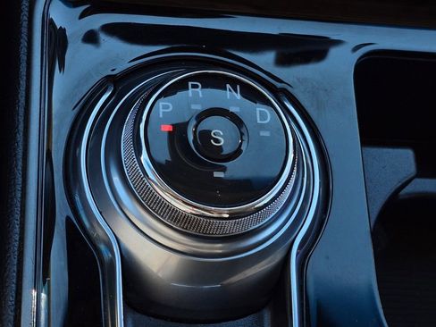 Used 2019 Ford Edge SE image 29