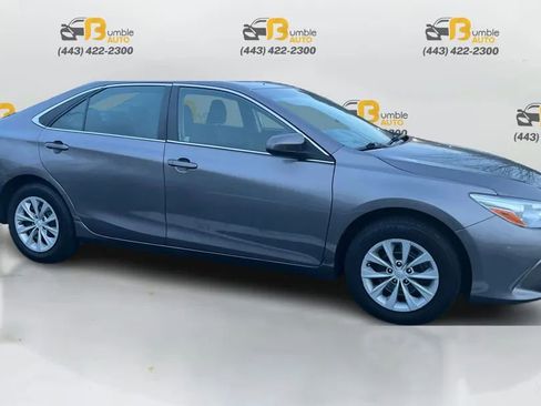Used 2015 Toyota Camry LE image 4