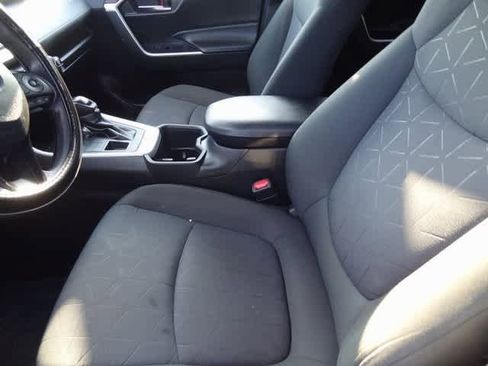 Used 2022 Toyota RAV4 XLE image 8