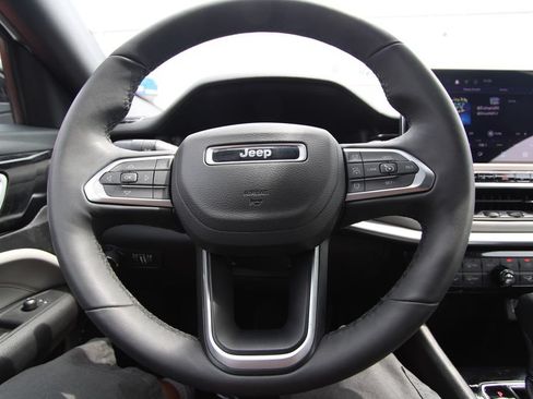 Used 2025 Jeep Compass Limited AWD/4WD image 19