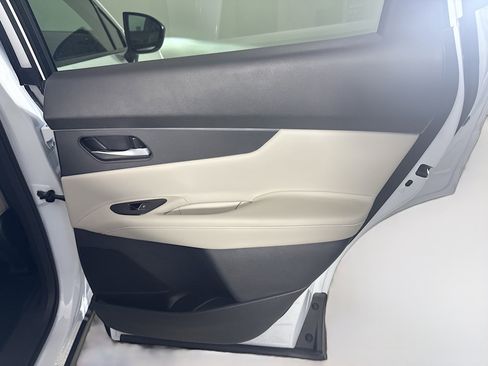 Used 2025 Nissan Murano SV image 28