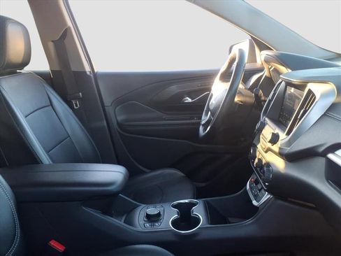 Used 2023 GMC Terrain SLT image 12