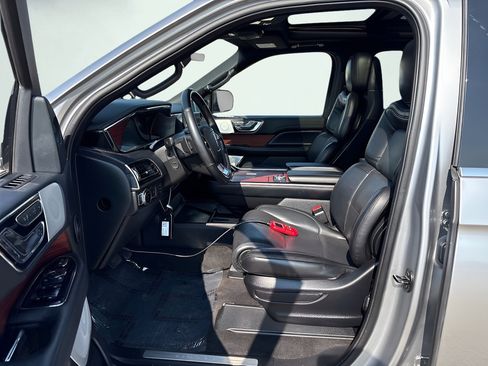 Used 2020 Lincoln Navigator Reserve w/ Luxury Package AWD/4WD image 2