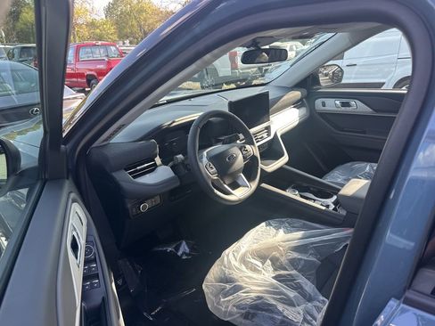 Used 2026 Ford Explorer Active image 3