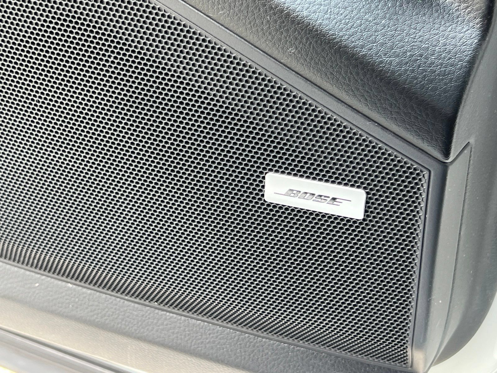 Certified 2023 Porsche Cayenne Platinum Edition AWD/4WD image 32