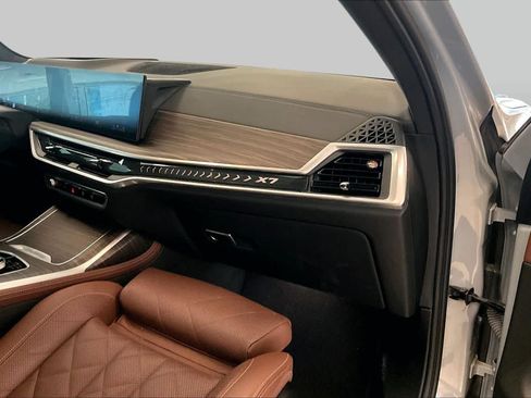 Used 2023 BMW X7 xDrive40i w/ M Sport Package AWD/4WD image 18