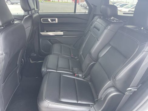 Used 2023 Ford Explorer XLT w/ Equipment Group 202A AWD/4WD image 21