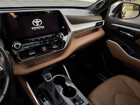 Used 2021 Toyota Highlander Platinum image 38