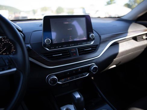 Used 2023 Nissan Altima 2.5 SV image 12