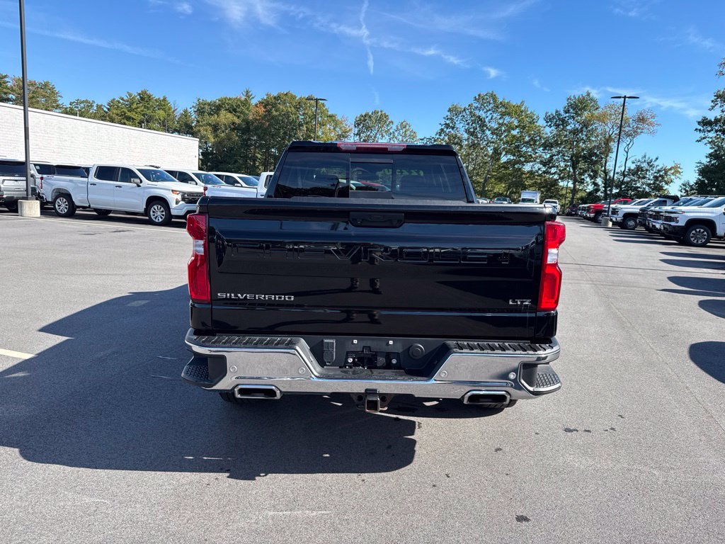 Used 2022 Chevrolet Silverado 1500 LTZ w/ LTZ Premium Package AWD/4WD image 6