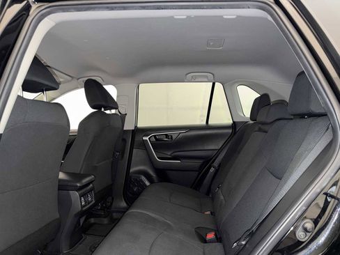 Used 2022 Toyota RAV4 LE AWD/4WD image 18