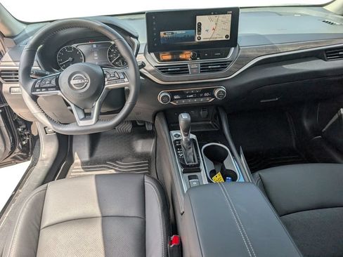 Used 2025 Nissan Altima 2.5 SL FWD image 17