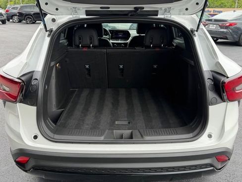 Used 2025 Chevrolet Trax RS w/ Sunroof Package FWD image 6