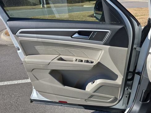 Used 2023 Volkswagen Atlas SE image 26