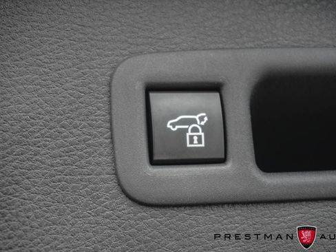 Used 2025 Toyota Sienna XLE AWD/4WD image 47