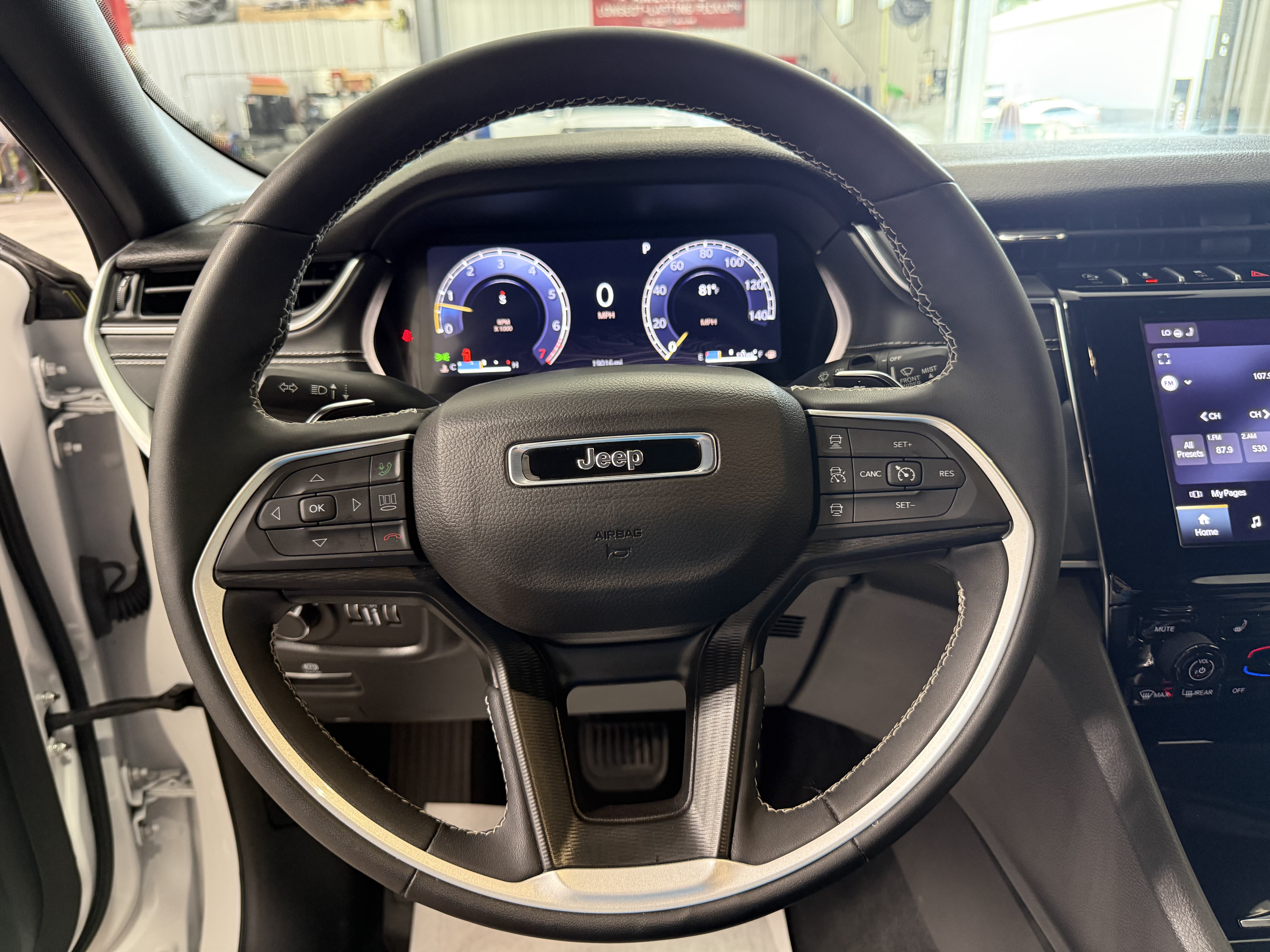 Used 2024 Jeep Grand Cherokee Laredo X w/ Luxury Tech Group I AWD/4WD image 20