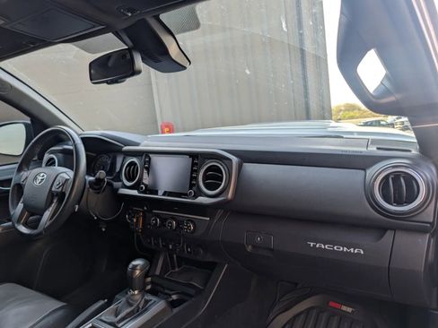 Used 2020 Toyota Tacoma TRD Sport w/ Technology Package image 11