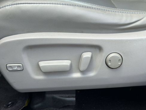 Used 2016 Toyota Highlander Limited Platinum FWD image 14