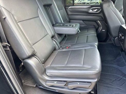 Used 2024 Chevrolet Suburban LT w/ Luxury Package RWD image 12