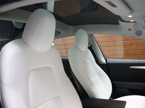 Used 2022 Tesla Model 3 image 25