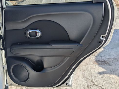 Used 2019 Kia Soul image 32