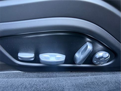 Used 2018 Porsche Panamera 4 AWD/4WD image 31