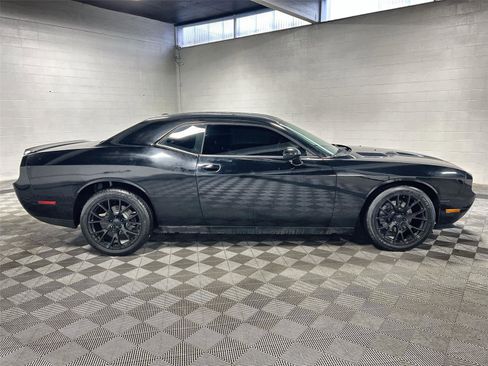 Used 2014 Dodge Challenger SXT w/ Sport Appearance Package image 6