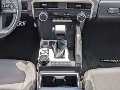 Used 2025 Toyota Tacoma TRD Sport AWD/4WD image 19