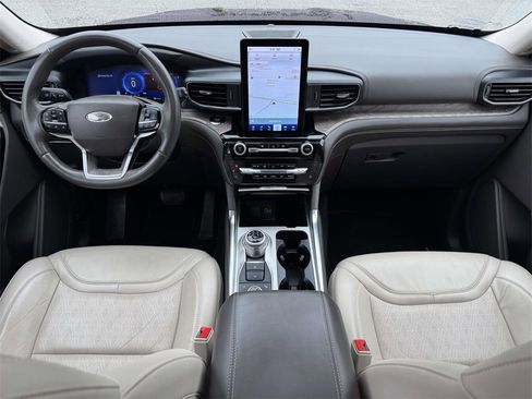 Used 2022 Ford Explorer Platinum w/ Equipment Group 601A image 2