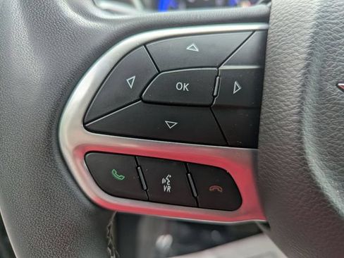 Used 2023 Chrysler Pacifica Touring-L FWD image 19