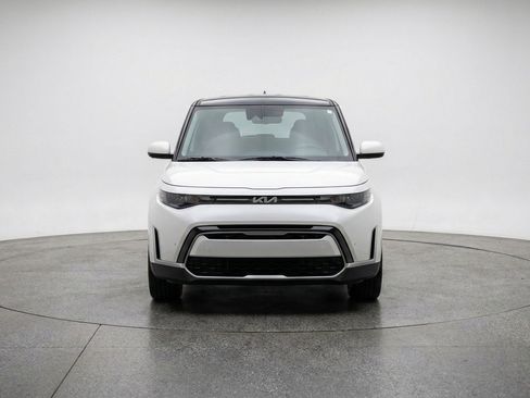Used 2025 Kia Soul LX w/ LX Technology Package FWD image 2