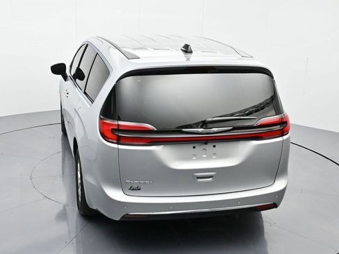 New 2026 Chrysler Pacifica Select image 16