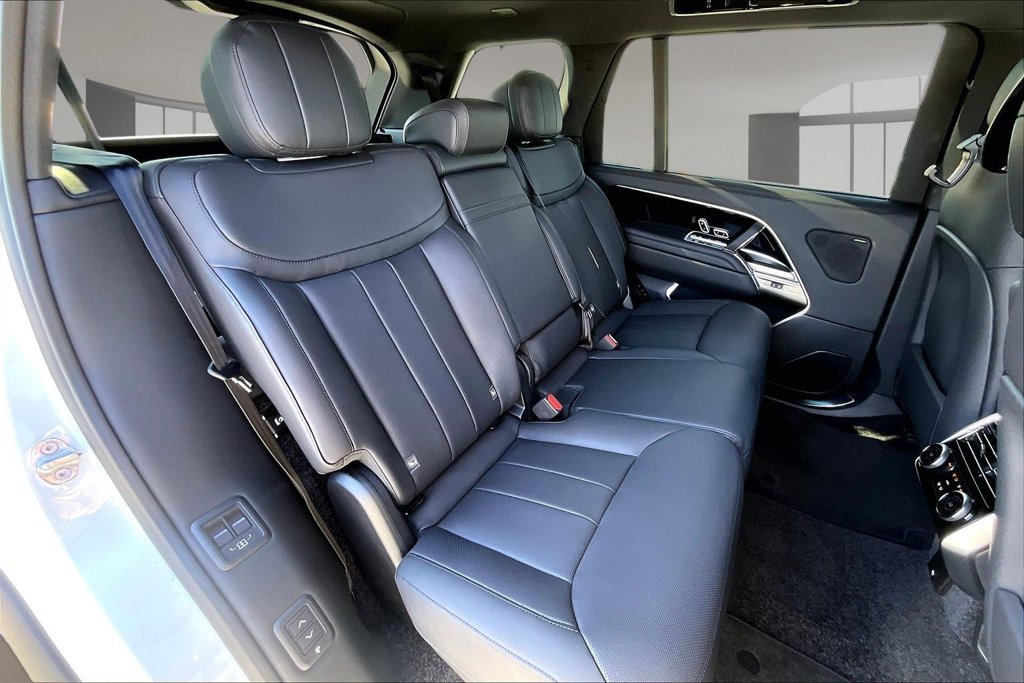 New 2026 Land Rover Range Rover Long Wheelbase SE AWD/4WD image 10