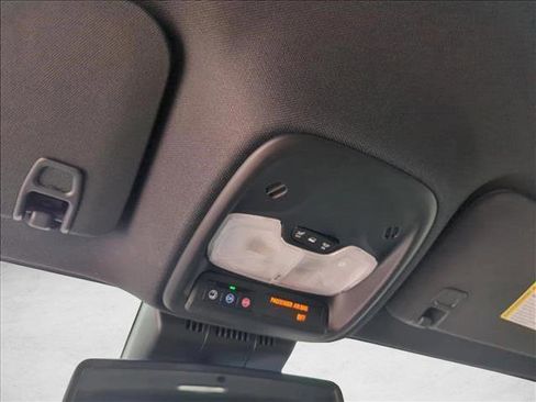 Used 2025 GMC Canyon Elevation w/ Convenience Package image 14