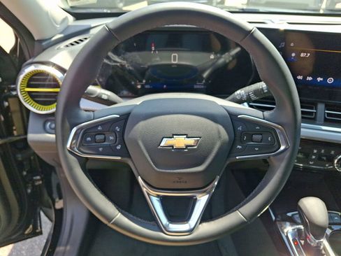 Certified 2024 Chevrolet Trax LT w/ LT Convenience Package FWD image 19