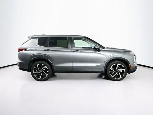 Used 2024 Mitsubishi Outlander SE AWD/4WD image 10