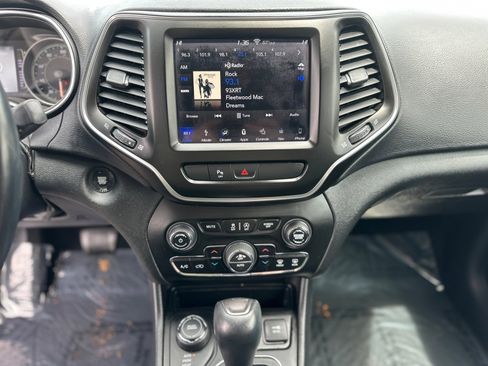 Used 2019 Jeep Cherokee Latitude Plus w/ Comfort/Convenience Group AWD/4WD image 27