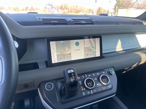 Used 2020 Land Rover Defender 110 SE image 21