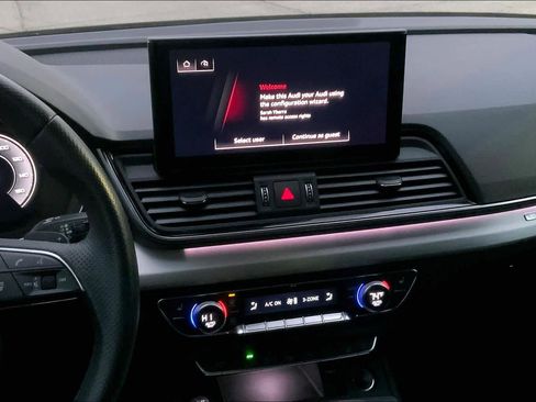 Used 2024 Audi Q5 e Prestige w/ Prestige Package image 6