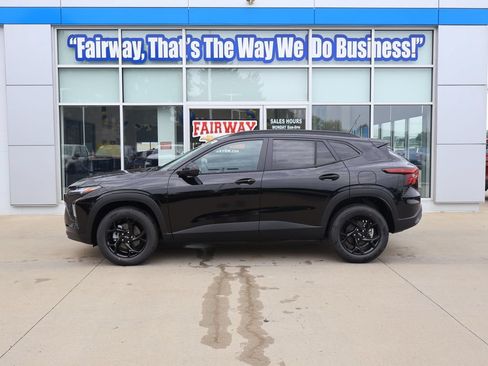 New 2026 Chevrolet Trax LT w/ Midnight Edition FWD image 7