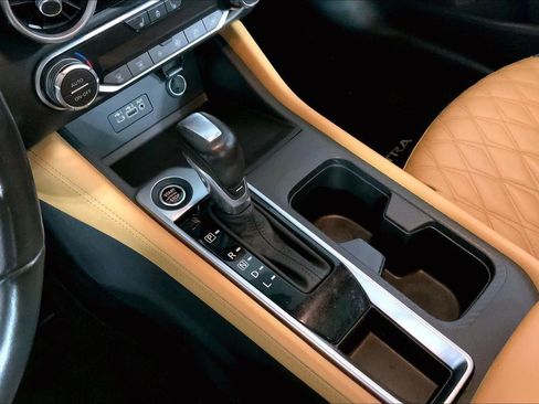 Used 2022 Nissan Sentra SV w/ SV Premium Package image 17