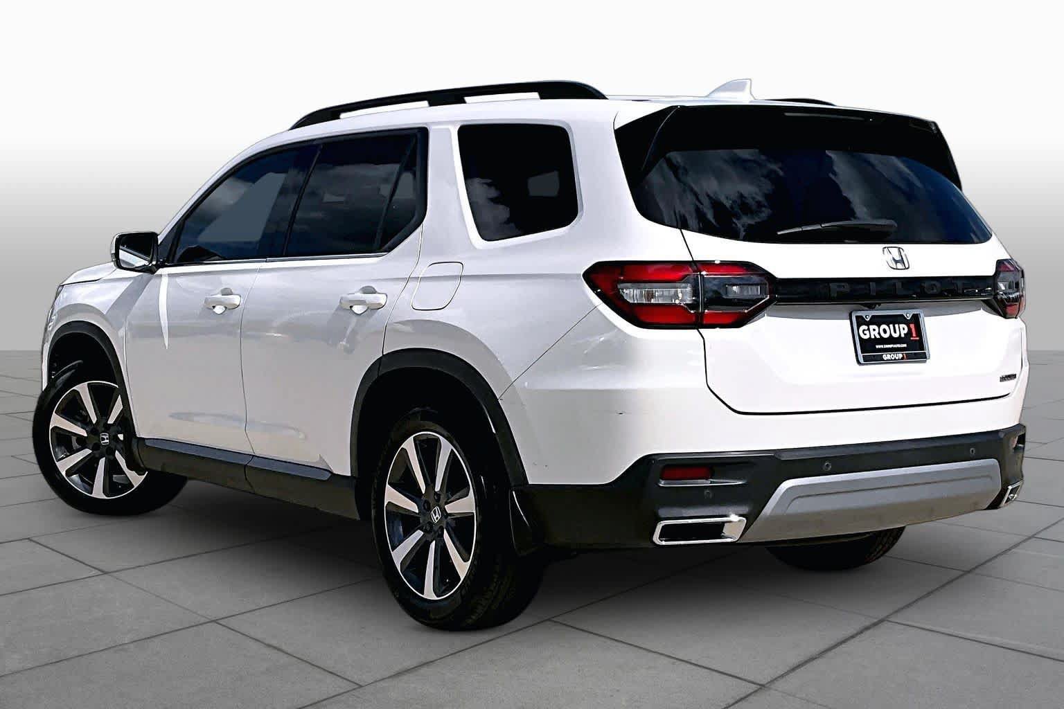 Used 2023 Honda Pilot Touring image 11