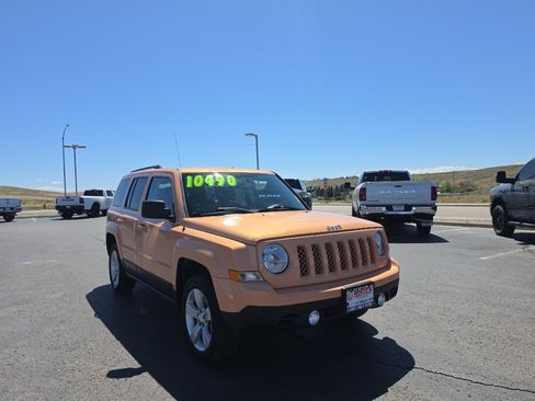 Used 2016 Jeep Patriot Latitude AWD/4WD image 3