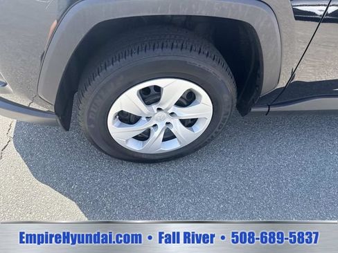 Used 2024 Toyota RAV4 LE AWD/4WD image 12