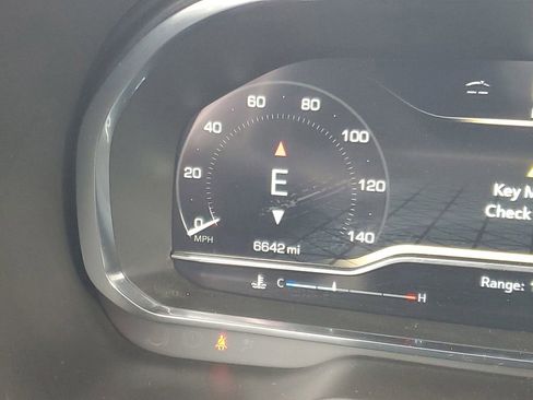 Certified 2024 GMC Yukon XL SLT w/ SLT Luxury Package image 12