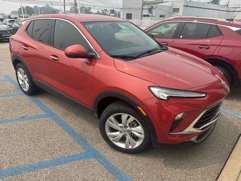 Used 2024 Buick Encore GX Preferred w/ Comfort Package AWD/4WD image 2