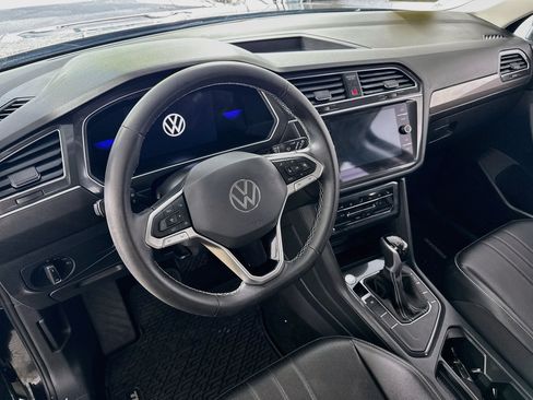 Used 2023 Volkswagen Tiguan SE FWD image 12