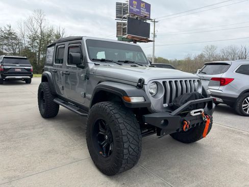 Used 2019 Jeep Wrangler Unlimited Sport image 32
